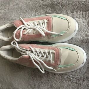 Pretty little Thing Sneakers